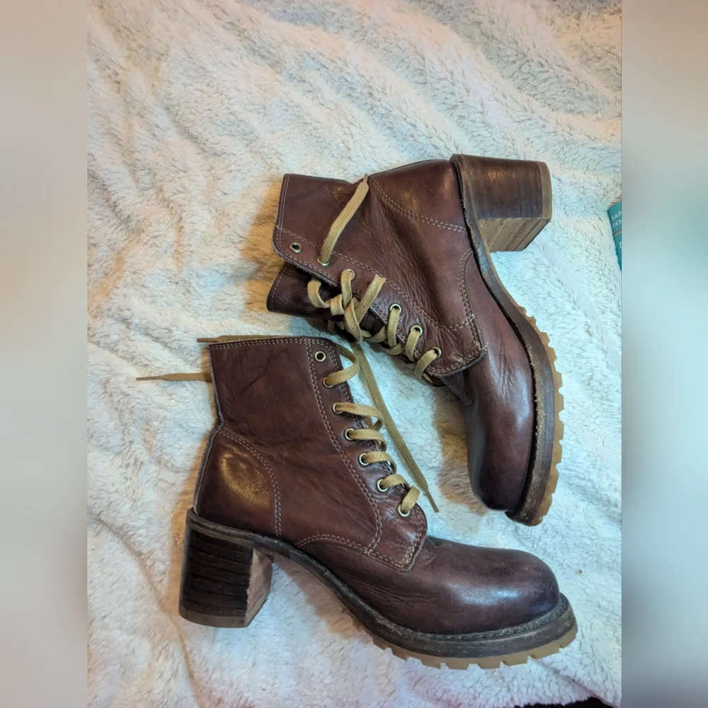 Frye vintage Sabrina style boots 7.5 - Picture 1 of 11